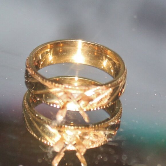 Vintage Jewelry - Vintage 14K Thick Ornate Band Ring Diamond Setting 5 Grams